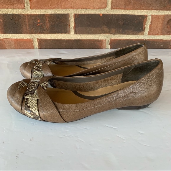 naturalizer tan flats